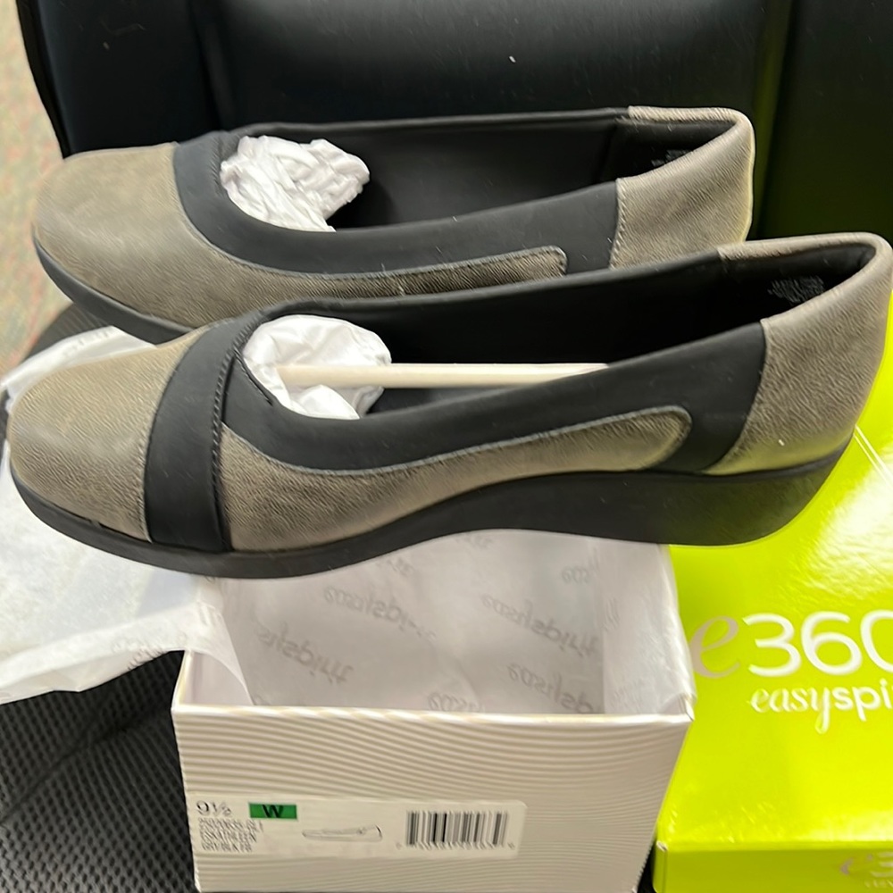 Easy Spirit dress shoes